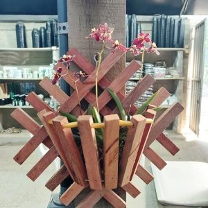 Cachepot de madeira trançado