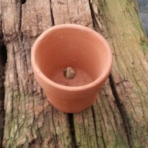 Vaso de barro cônico ( 6,5 cm de boca x 6 cm de altura)